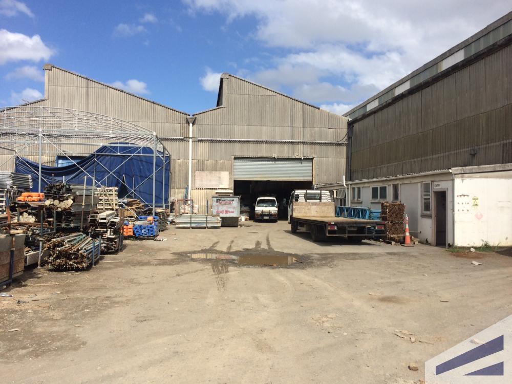 Showroom / Warehouse / Yard Industrial, Lease Commercial Realty