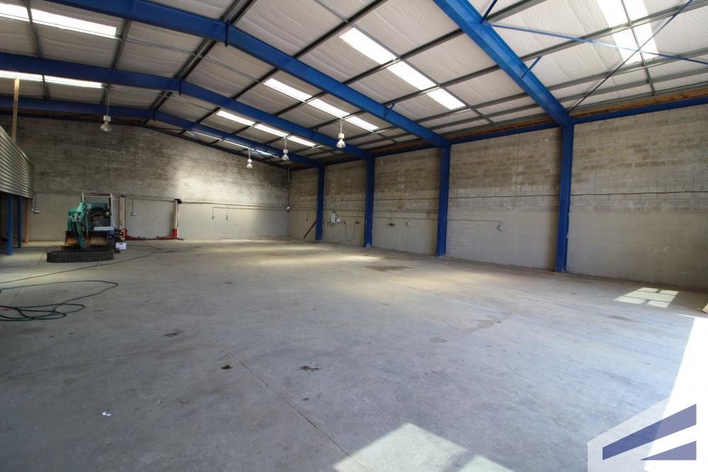 664sqm Warehouse in Manukau Industrial, Lease Commercial Realty