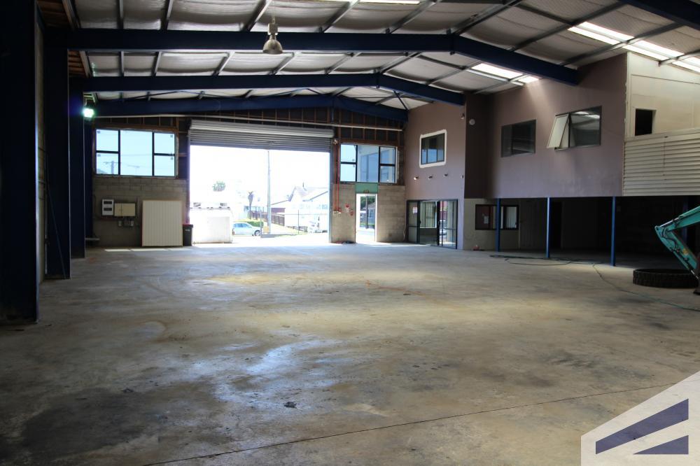 664sqm Warehouse in Manukau Industrial, Lease Commercial Realty